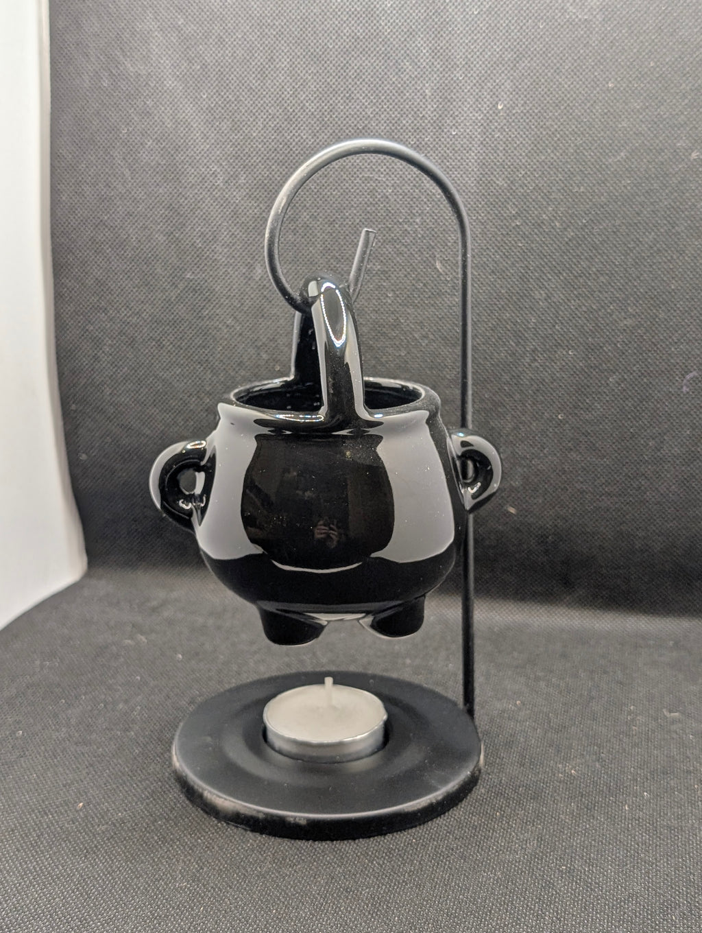 Hanging cauldron wax/oil burner