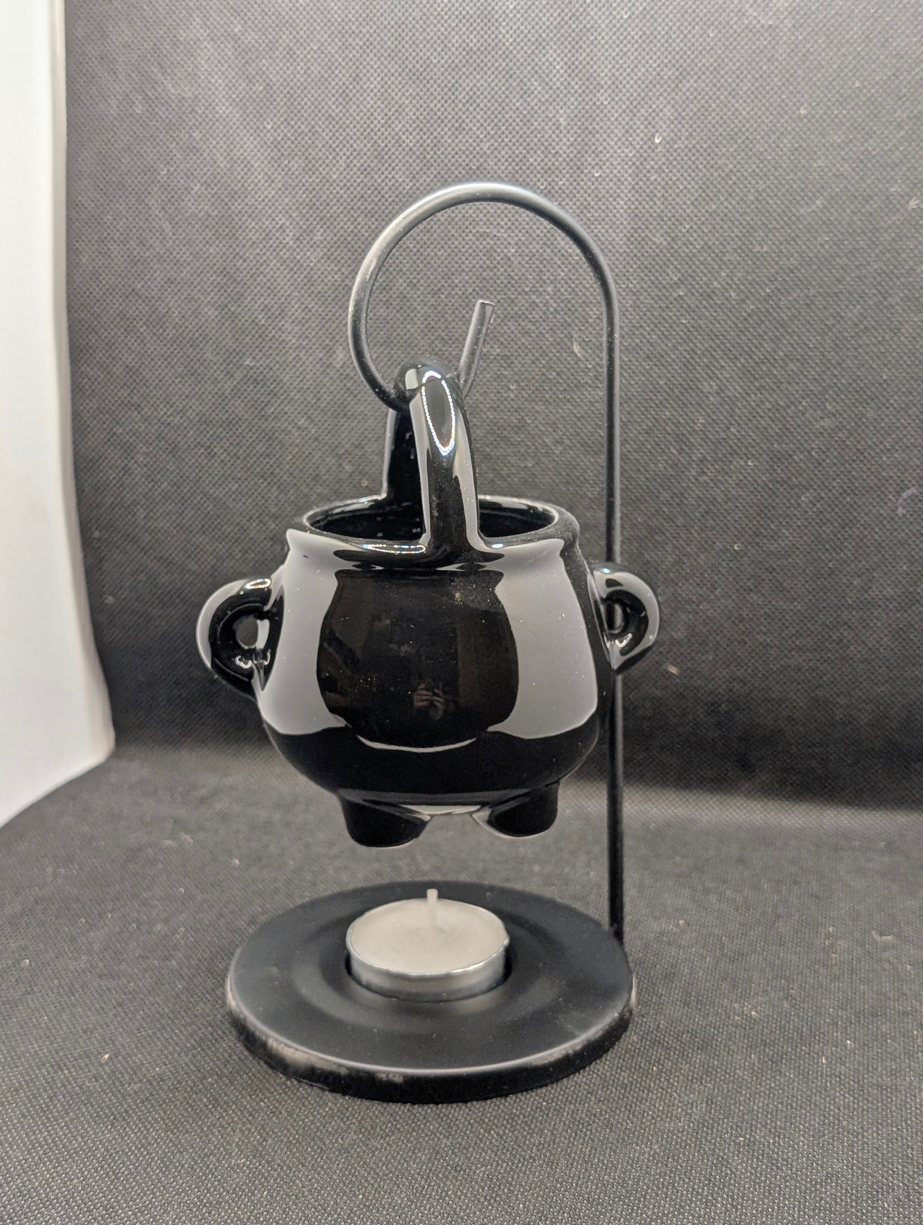 Hanging cauldron wax/oil burner